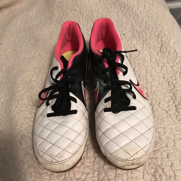 Nike girls cleats - Picture 2 of 2